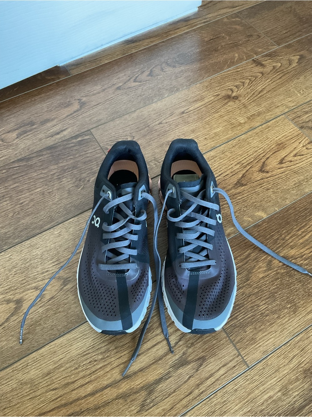 On cloudflow Black Running Shoe size 7.5